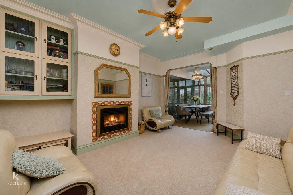 Property photo 1 of 33