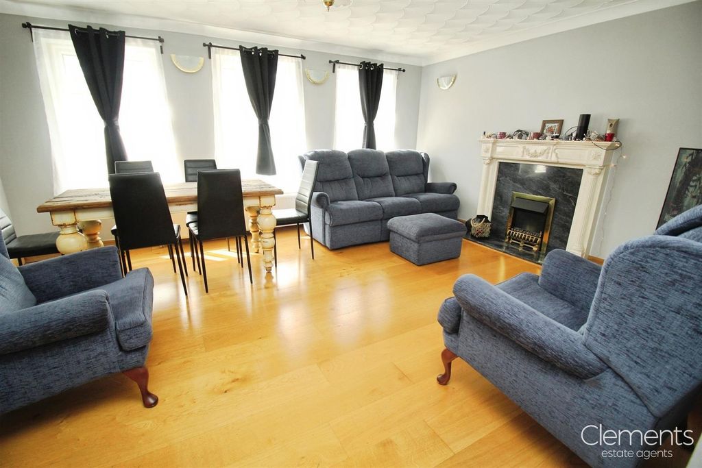 Property photo 3 of 18 Living Room