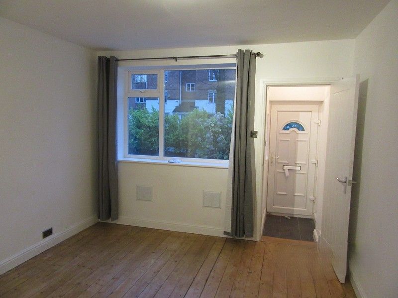 Property photo 2 of 10 Living Room