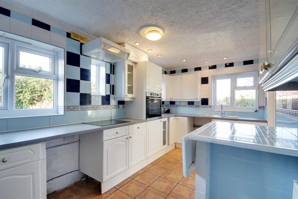 Property photo 3 of 19 Img_2352-Img_2354.Jpg