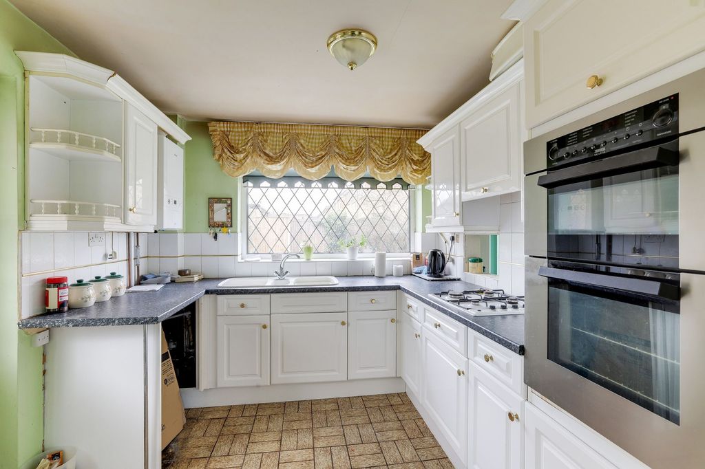 Property photo 3 of 19