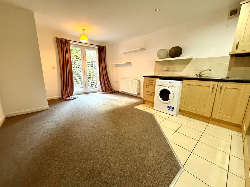 Property photo 3 of 9 Picture No. 14
