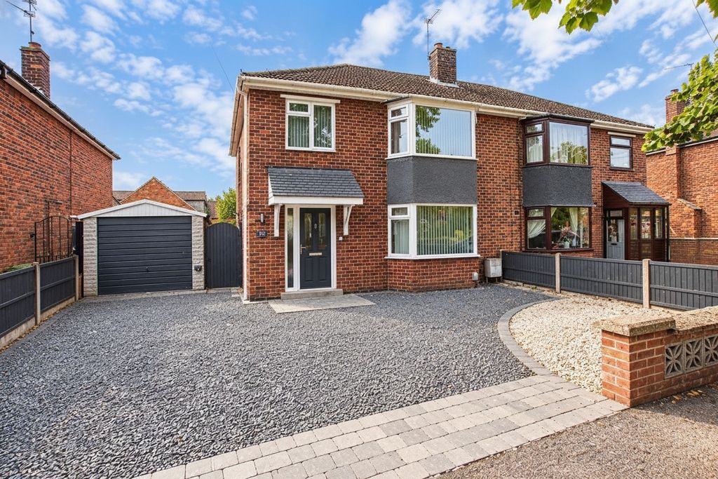 Property photo 1 of 20 5704040