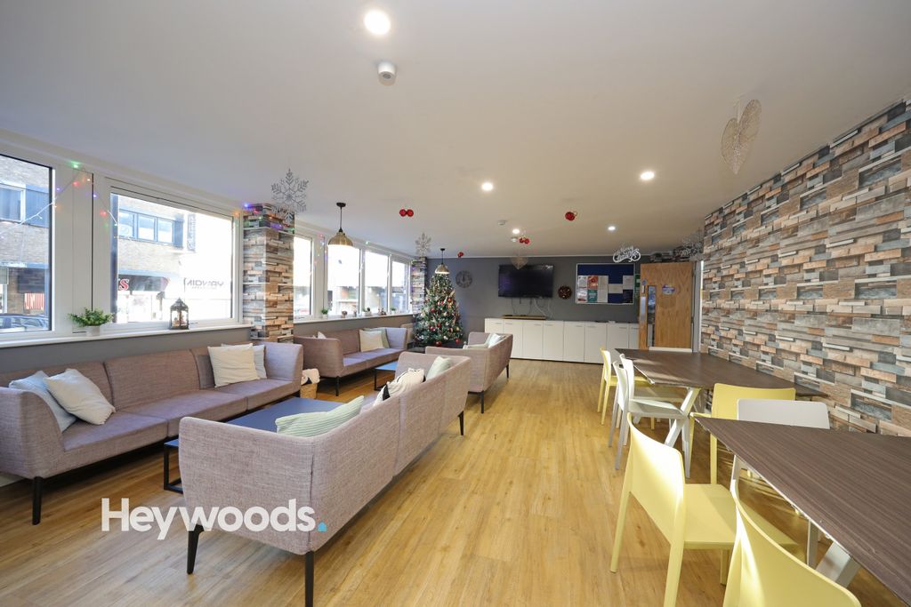 Property photo 2 of 12 0F1A2818