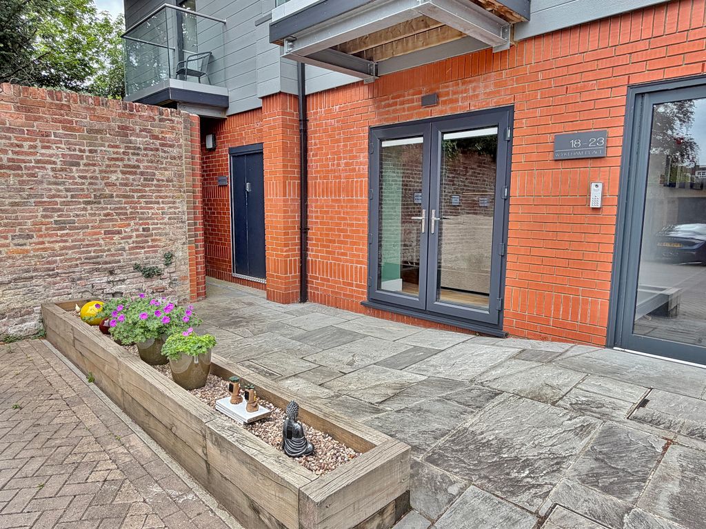 Additional image 12 of 2 bed flat for saleWykeham Place, Fareham PO16