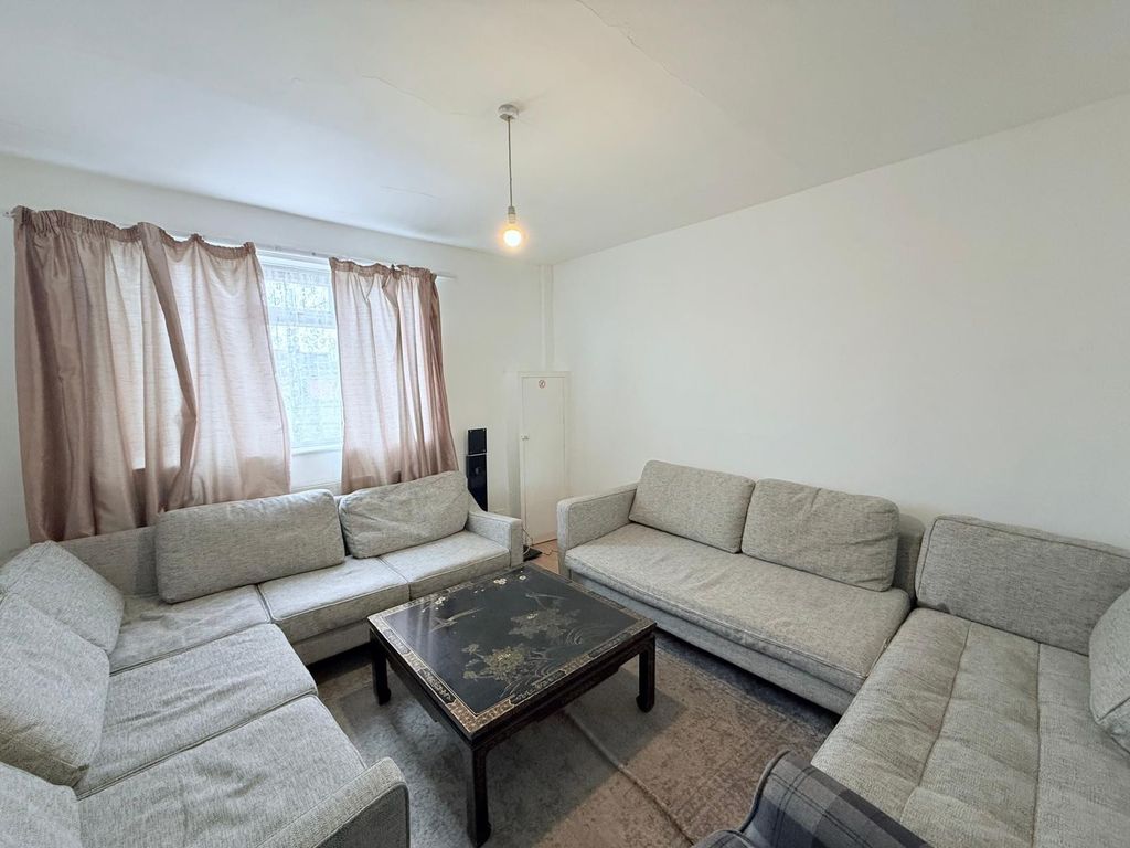 Property photo 3 of 5