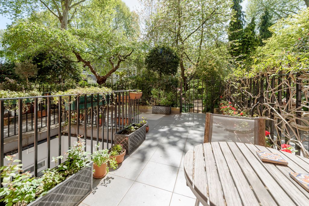 Property photo 2 of 32