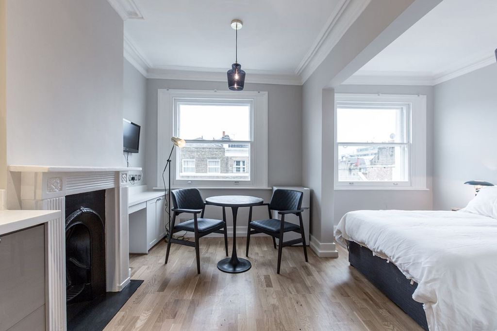 Property photo 2 of 19 Kitchen