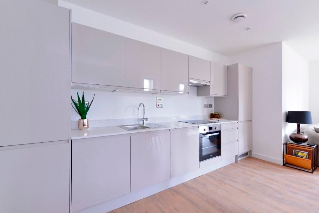 Property photo 1 of 7 Show Flat