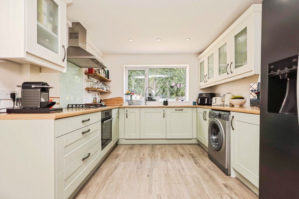 Property photo 3 of 17 Photo