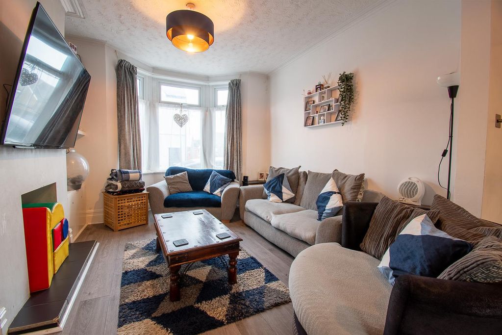 Property photo 2 of 18 Living