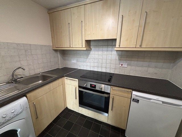 Property photo 3 of 9 Kitchen 2