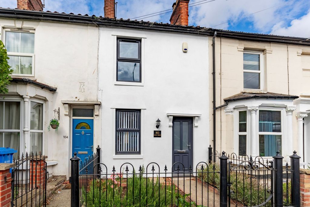 Property photo 1 of 12
