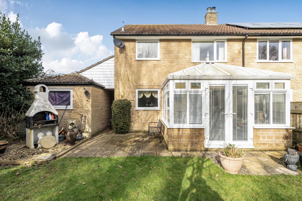 Property photo 2 of 14 Roseton Garden