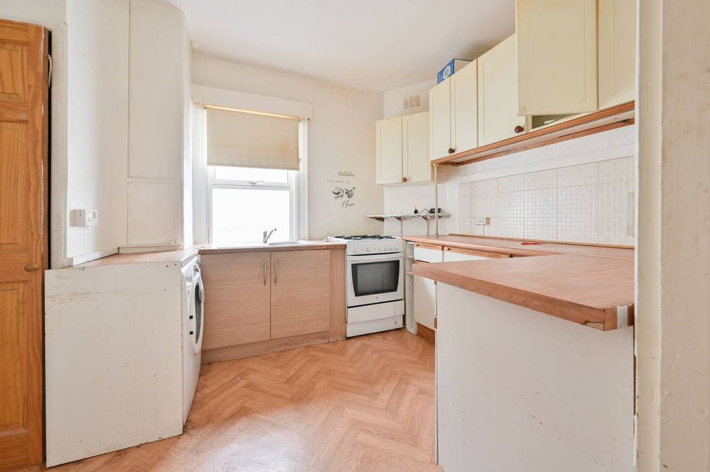 Property photo 3 of 6