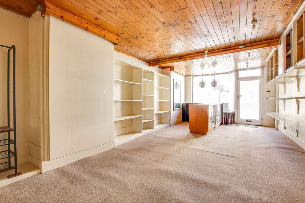 Property photo 2 of 12 Commercial Unit