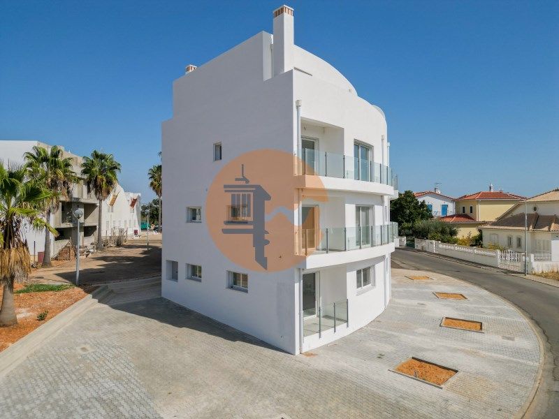 Property photo 2 of 31