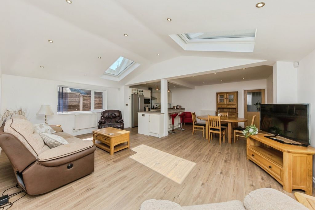 Property photo 2 of 17 Photo
