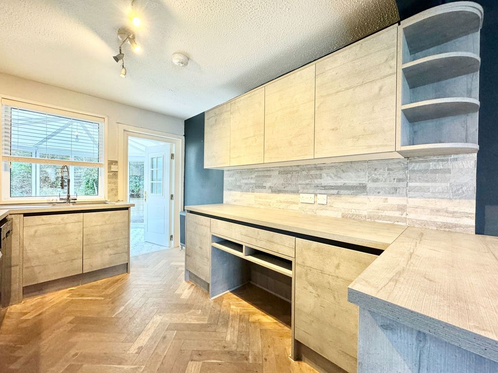 Property photo 2 of 31