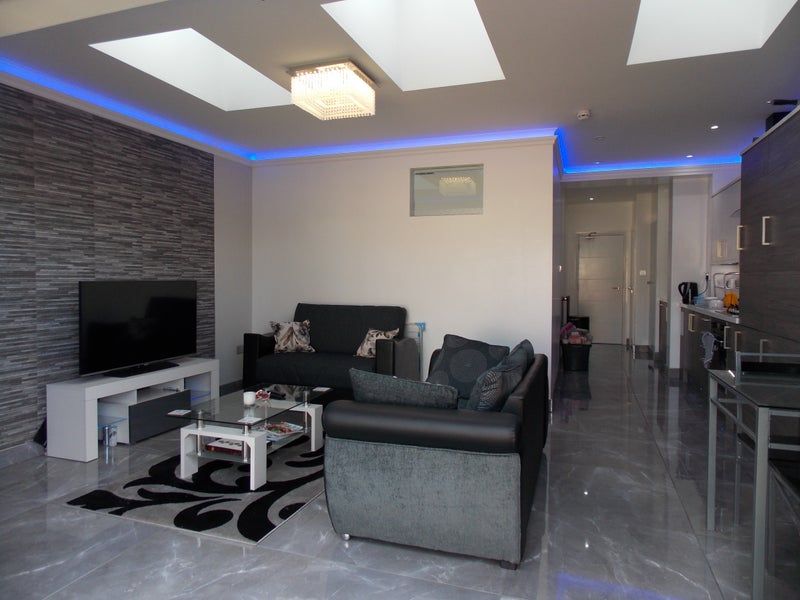 Property photo 1 of 9 Luxurious House