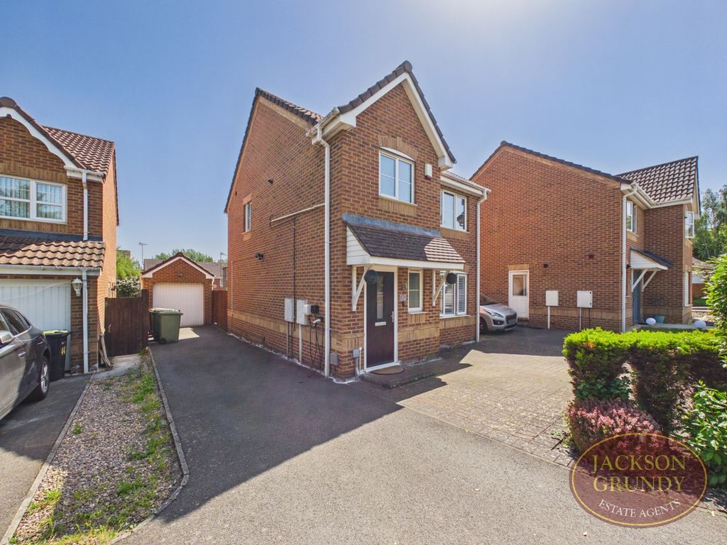 Property photo 2 of 17 Crome Close