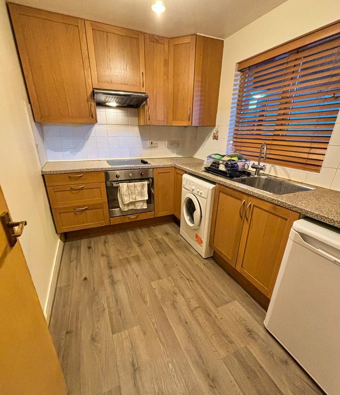 Property photo 2 of 9 Kitchen