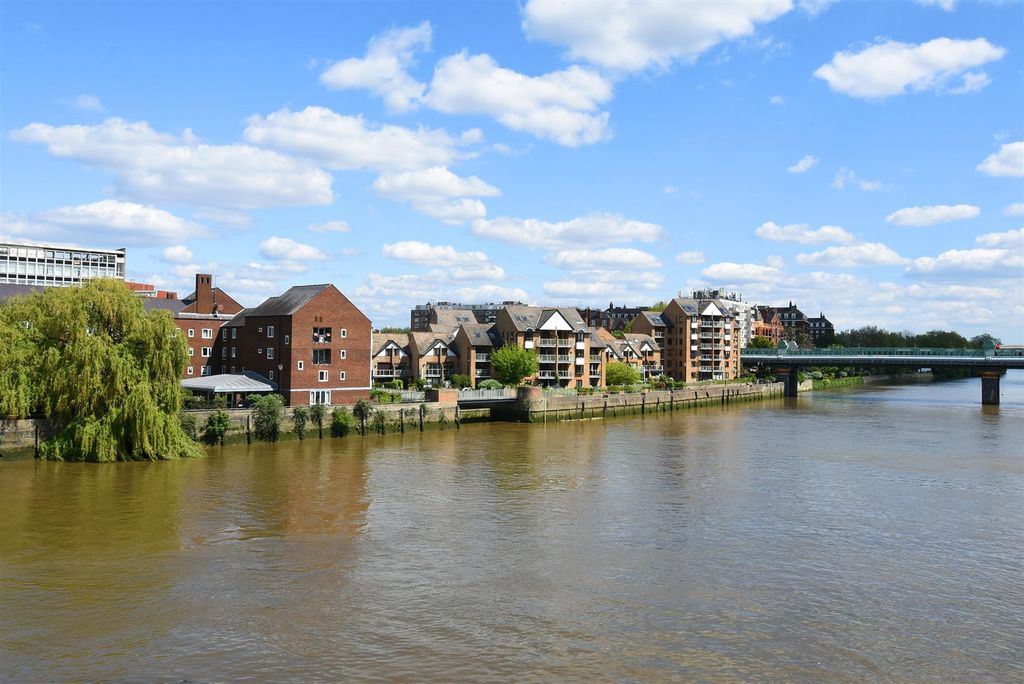 Property photo 1 of 20 Rhrh - 89 Carrara Wharf, Sw6 (35).Jpg
