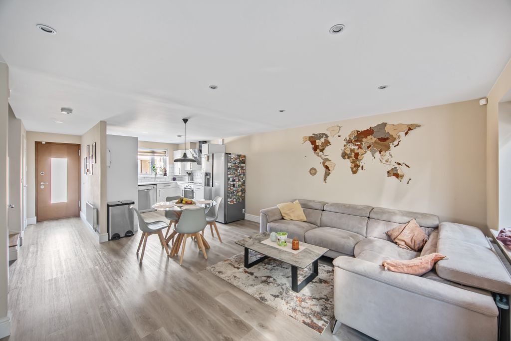 Property photo 2 of 24