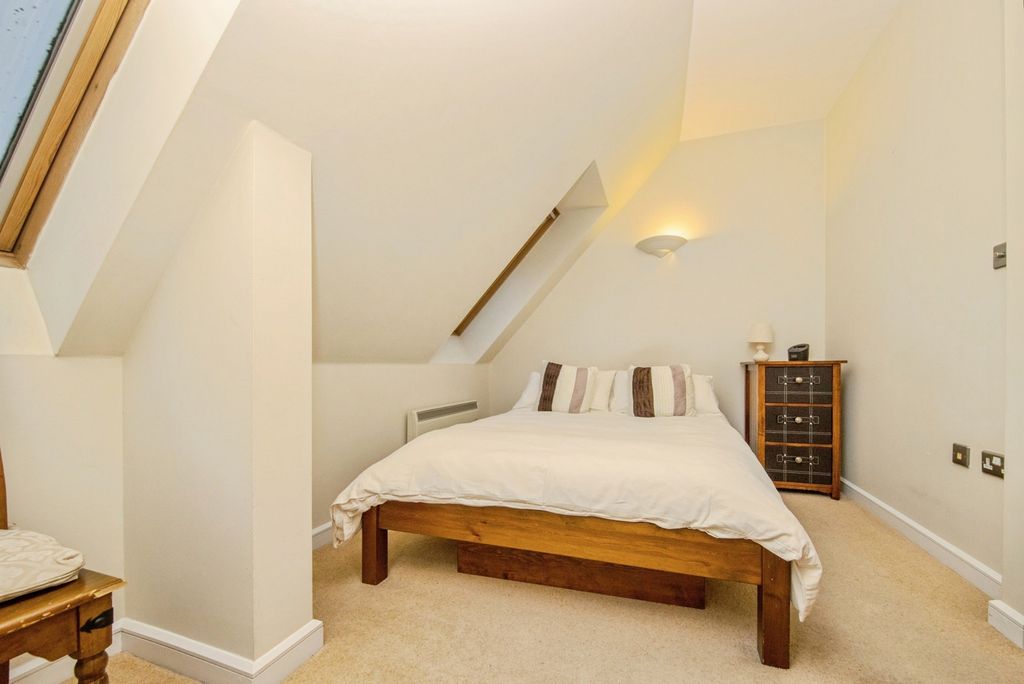Additional image 9 of 2 bed flat for saleSt. Peters Street, Ipswich, Suffolk IP1