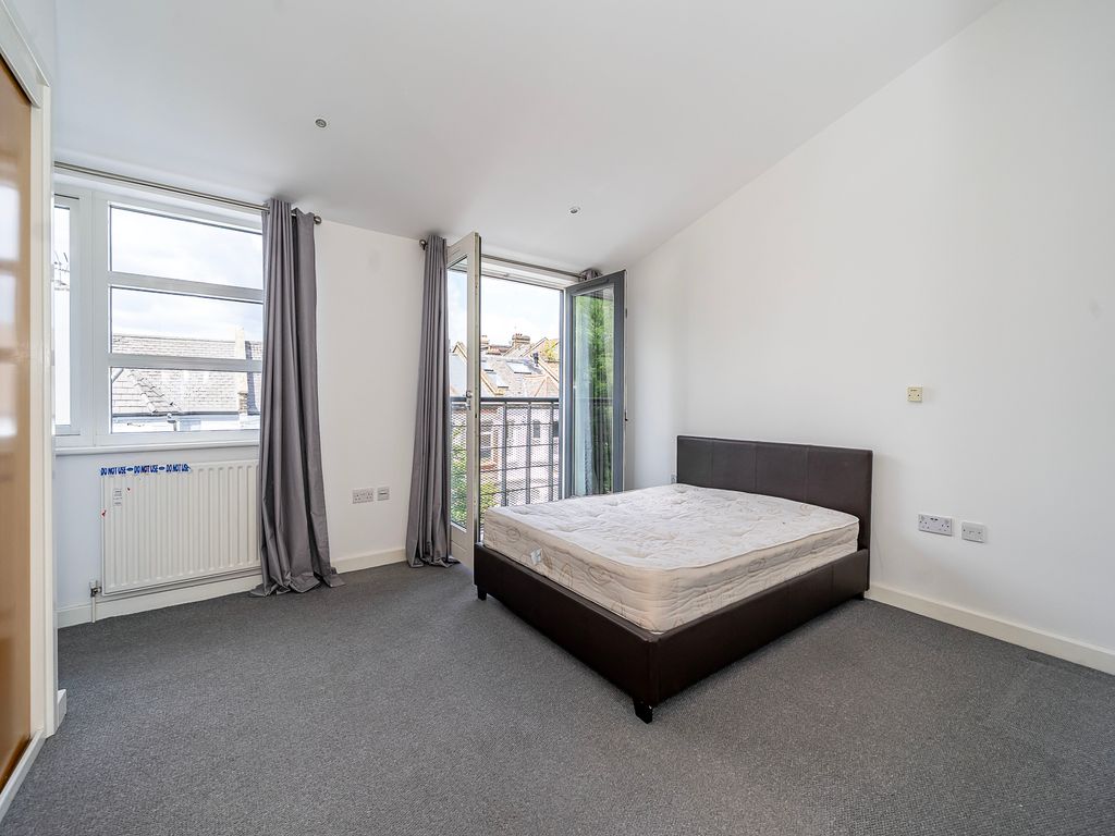 Property photo 3 of 8 4