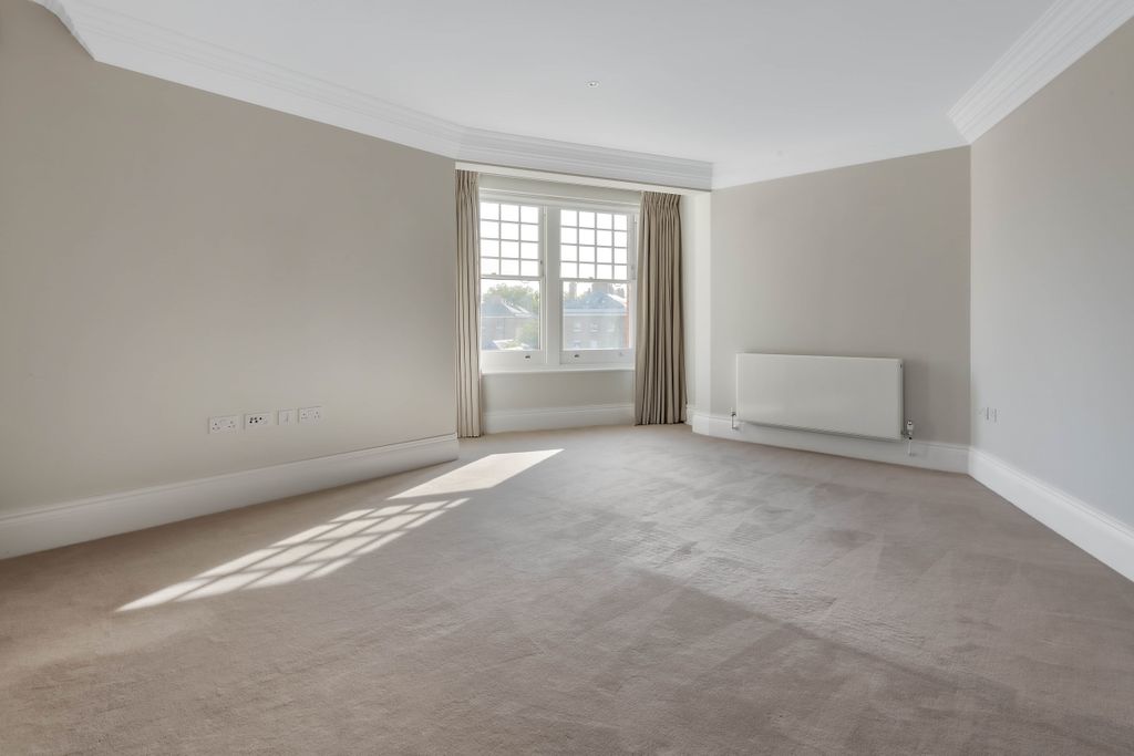 Property photo 3 of 7 Lower Sloane Street