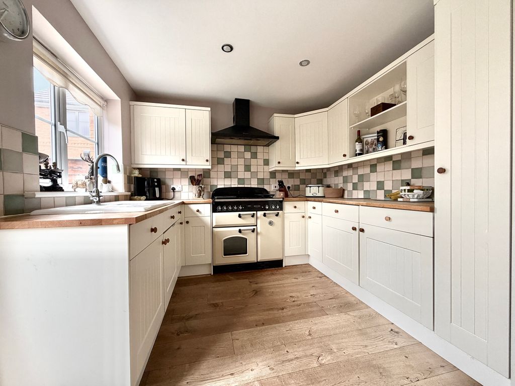 Property photo 2 of 20 Gleneagles Court (1)