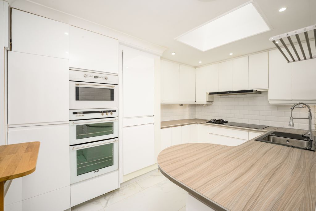 Property photo 1 of 18 05