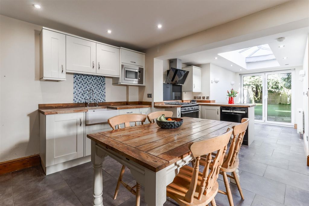 Property photo 2 of 20