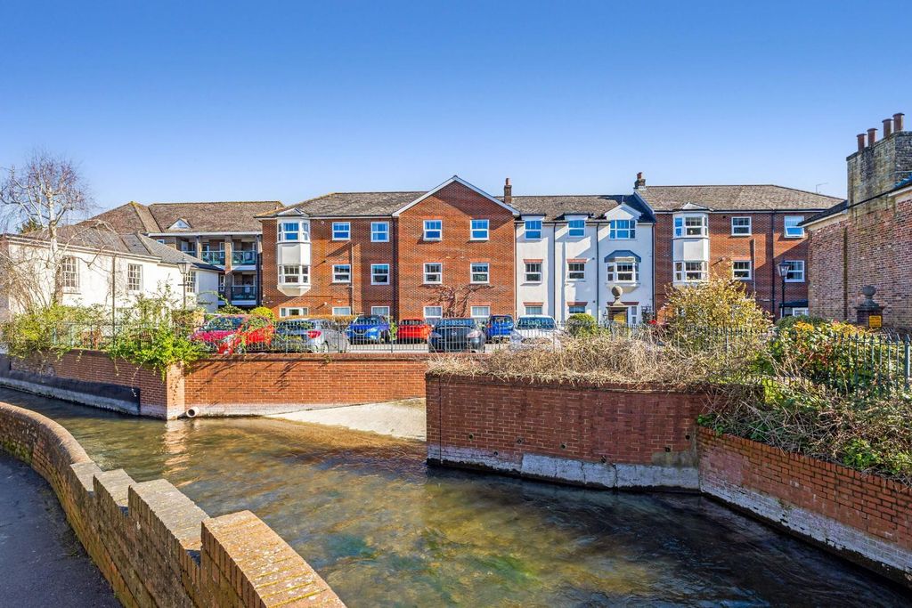 Property photo 1 of 21 105245_Flat 27 Elizabeth Court Crane Bridge Road-1