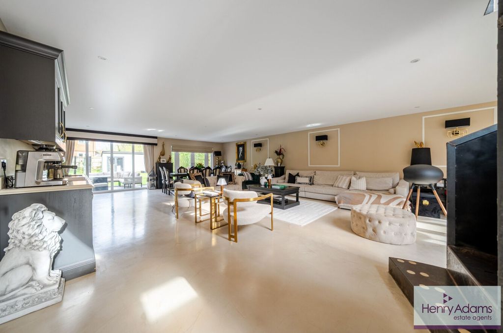 Property photo 3 of 34