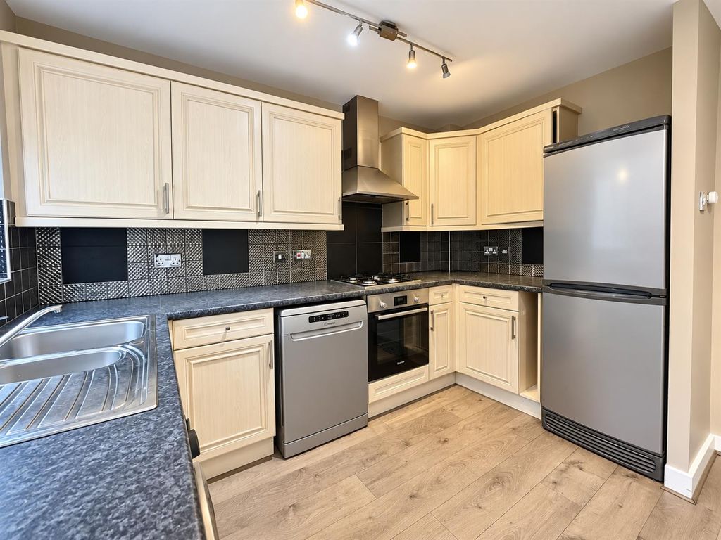 Property photo 2 of 22 Fitted Dining Kitchen: