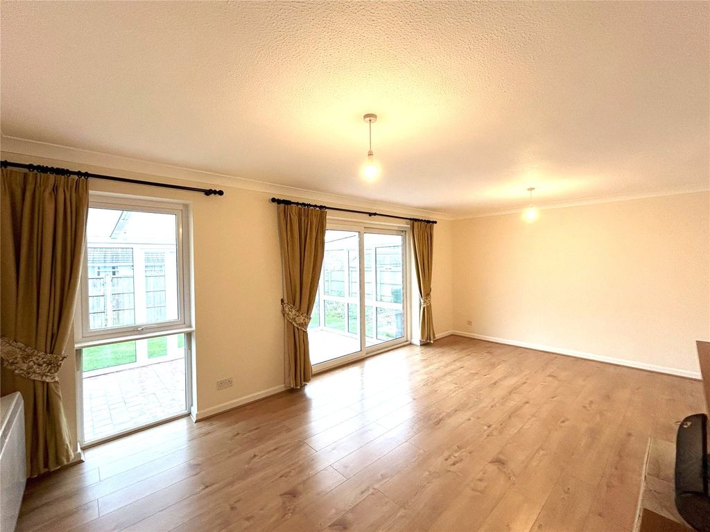 Property photo 3 of 17 Picture No. 23