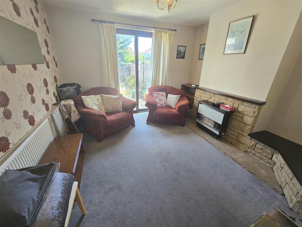Property photo 3 of 11 Dining Area
