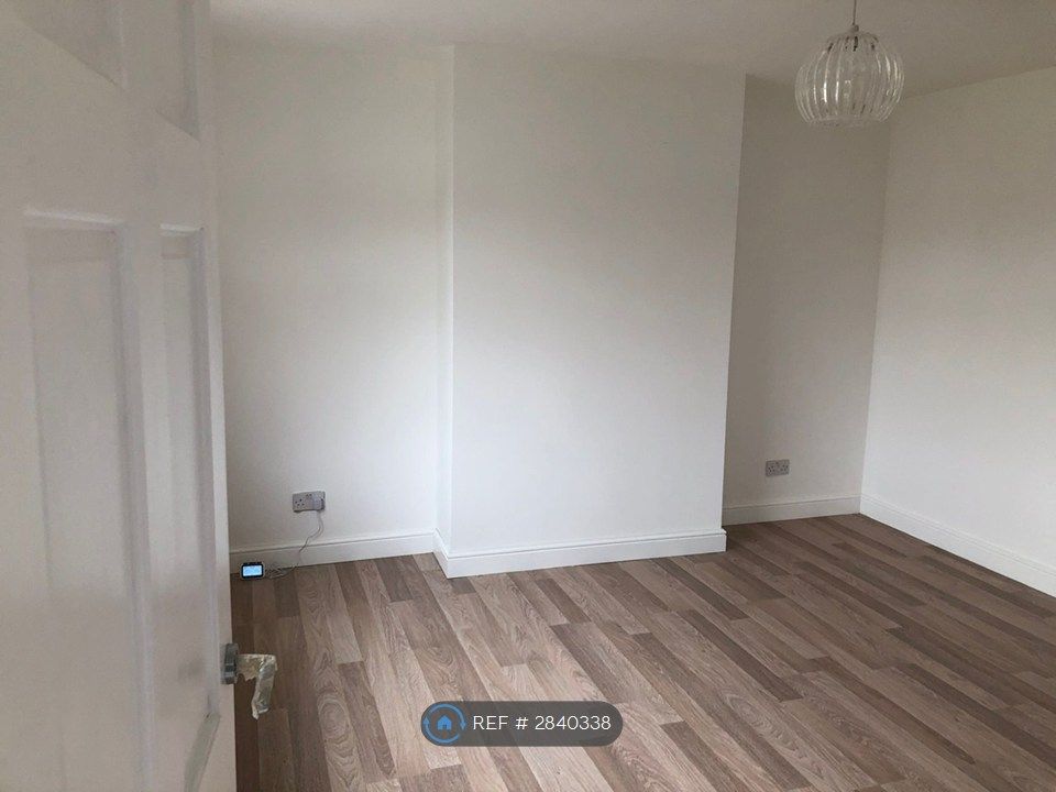 Property photo 3 of 6 Living Space