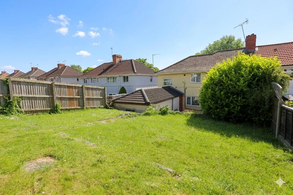House in Bristol, Shirehampton - More