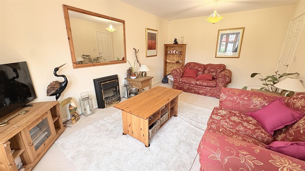 Property photo 3 of 19 Living Room