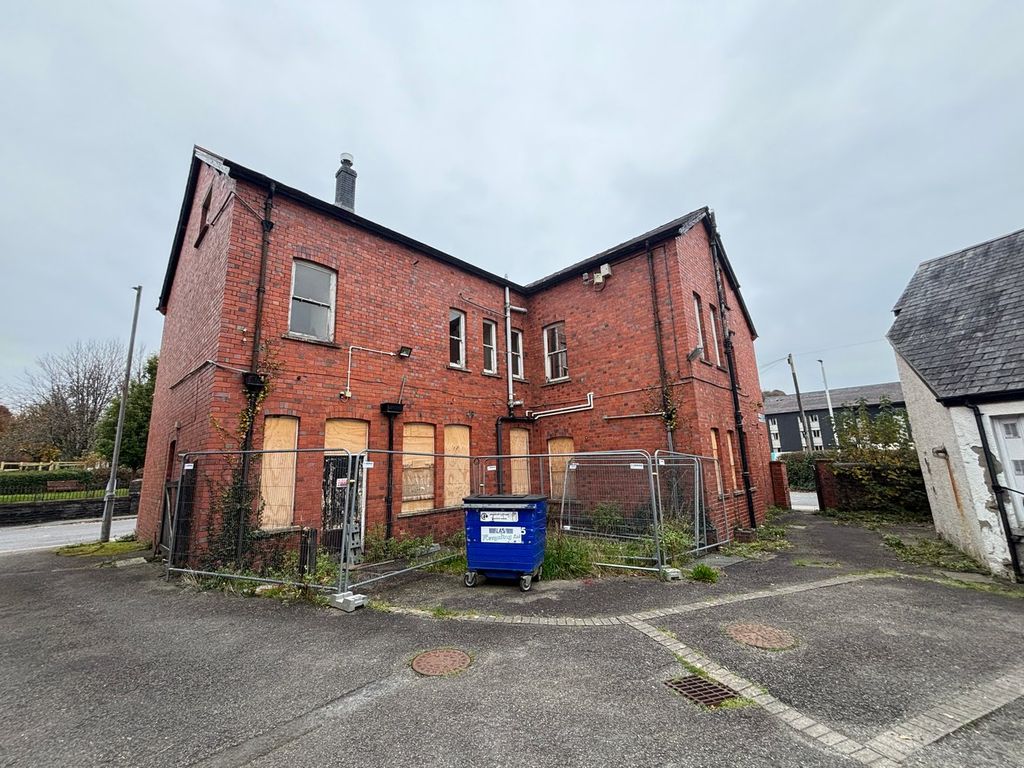 Property photo 2 of 5