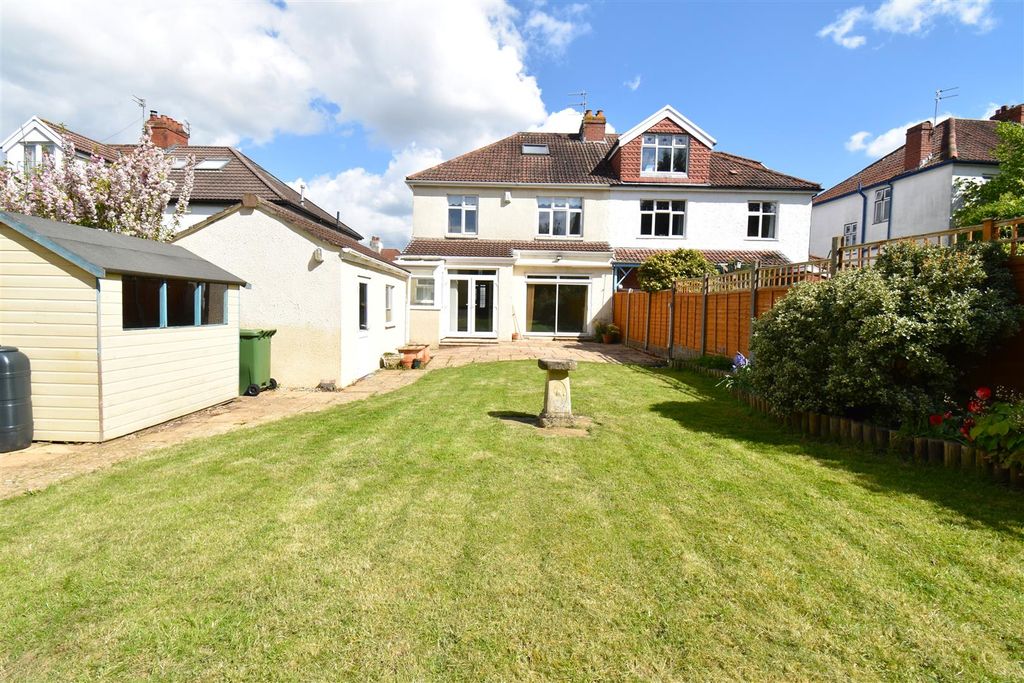 Property photo 2 of 23