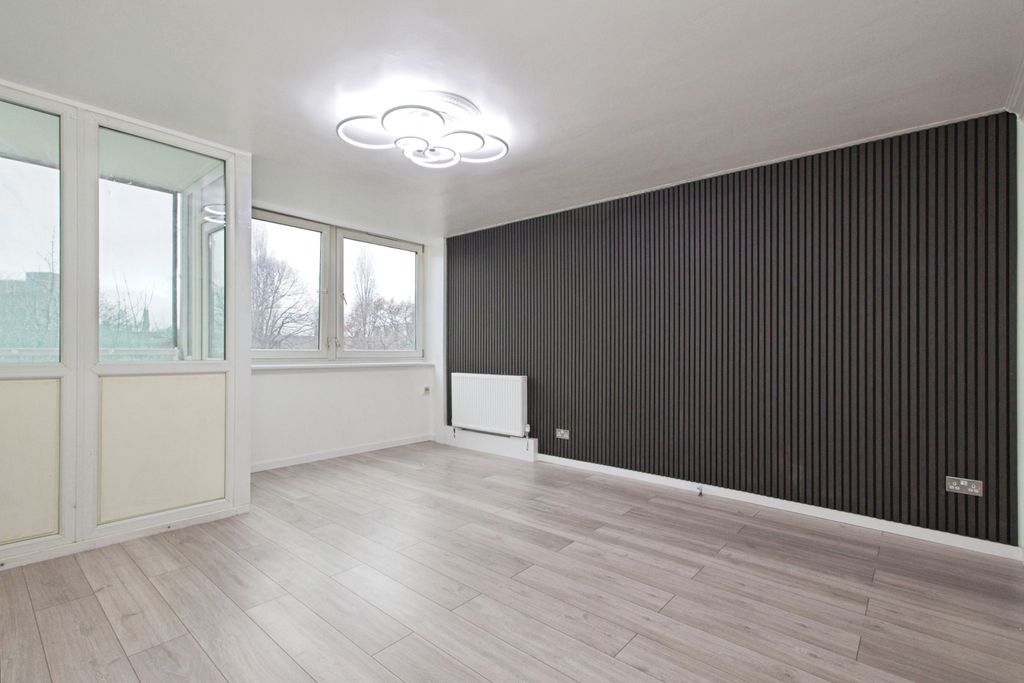 Property photo 2 of 19 Pbox-Img.Jpg