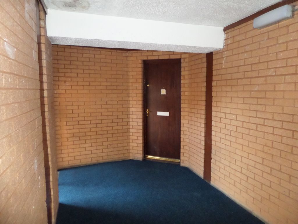 Property photo 2 of 9 Communal Hallway