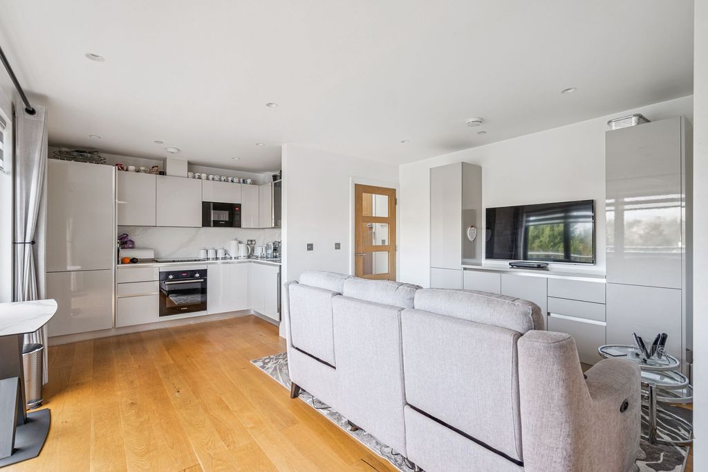 Property photo 2 of 19