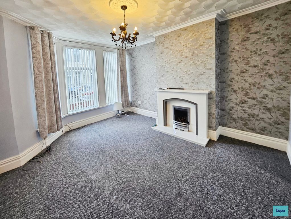 Property photo 2 of 14 Lounge