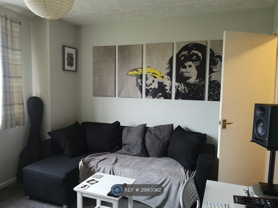 Property photo 3 of 8 Living Room