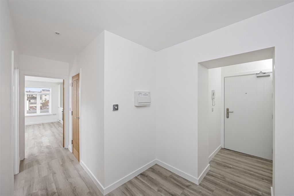Additional image 13 of 2 bed flat to rentMontague Street, Worthing BN11